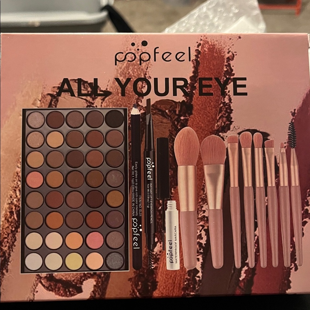 Popfeel Pallet With Brushes Mascara And Eyeliner